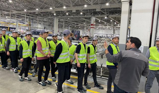 "Otokar ile Güçlü Yarınlar" Projesi İlk Yılında 550 Öğrencinin Geleceğine Değer Kattı