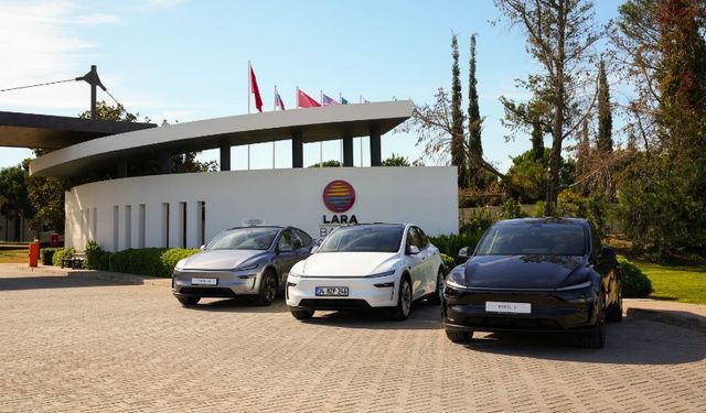 Yeni Tesla Model Y, Lara Barut Collection’da Tanıtıldı