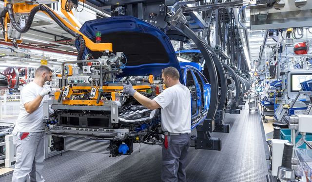 Otomotiv devlerinde küresel yeniden yapılanma: İşten çıkarmalar kiralama sektörünü de etkiliyor