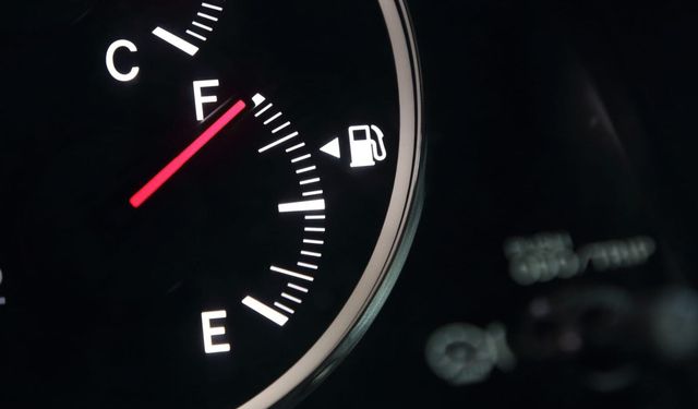 Kiralık araç kullananlar dikkat: Bu yöntemlerle yakıt masrafını düşürün