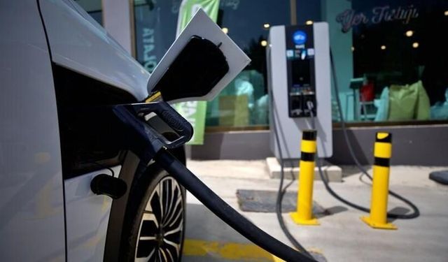 Türkiye'de satılan otomobillerin yarısı elektrikli ve hibrit araçlardan oluştu