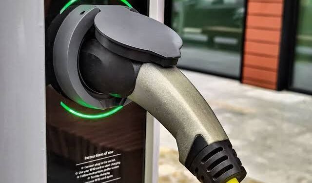 Elektrikli Araç Kiralarken AC ve DC Şarj Arasındaki Fark Nedir? Hangi Şarj Türü Daha Avantajlı?